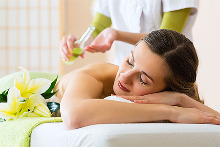 Massage mit Olivenöl